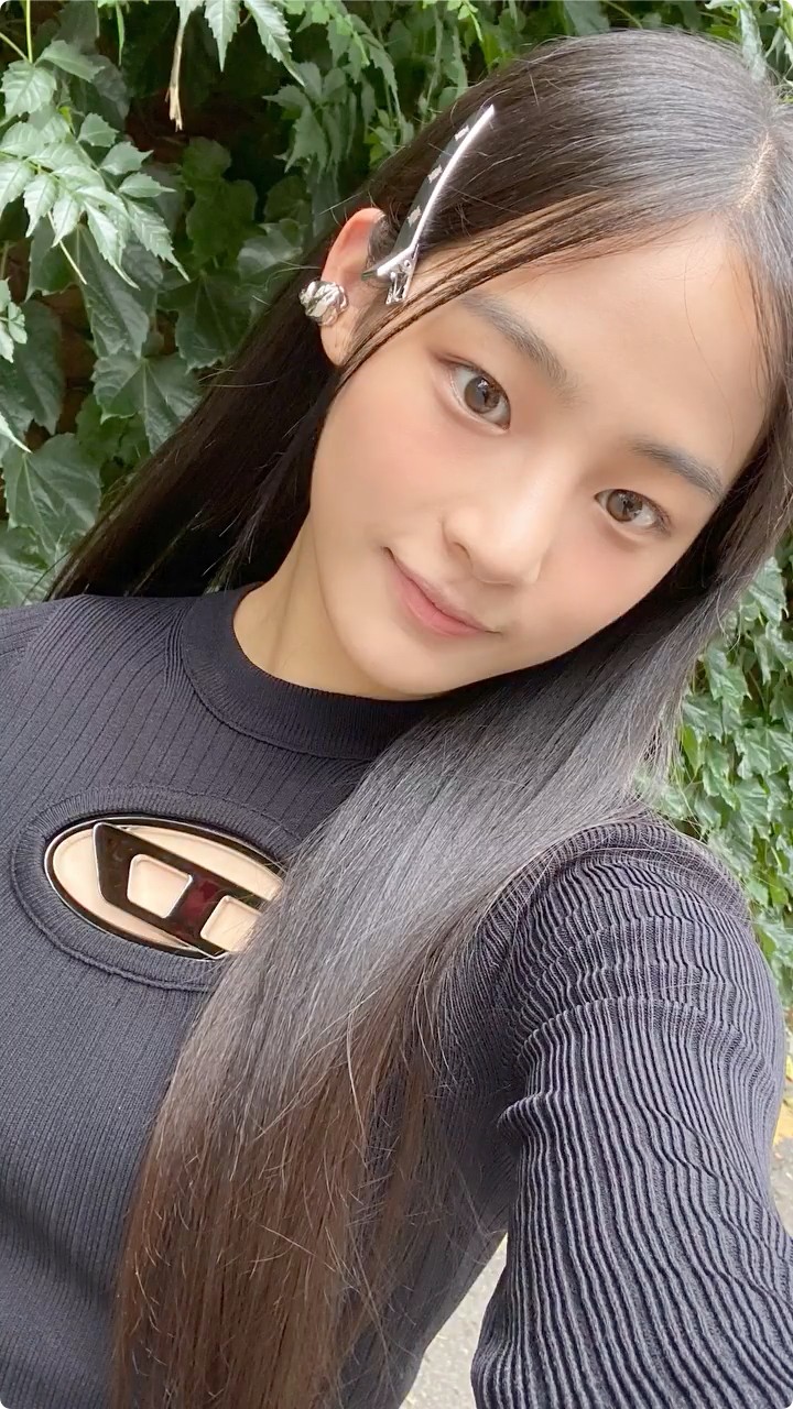 [잡담] 디젤??맨날 그 핑크 드레스만 봤는데 이런 옷도 있었구낰ㅋㅋ | 인스티즈