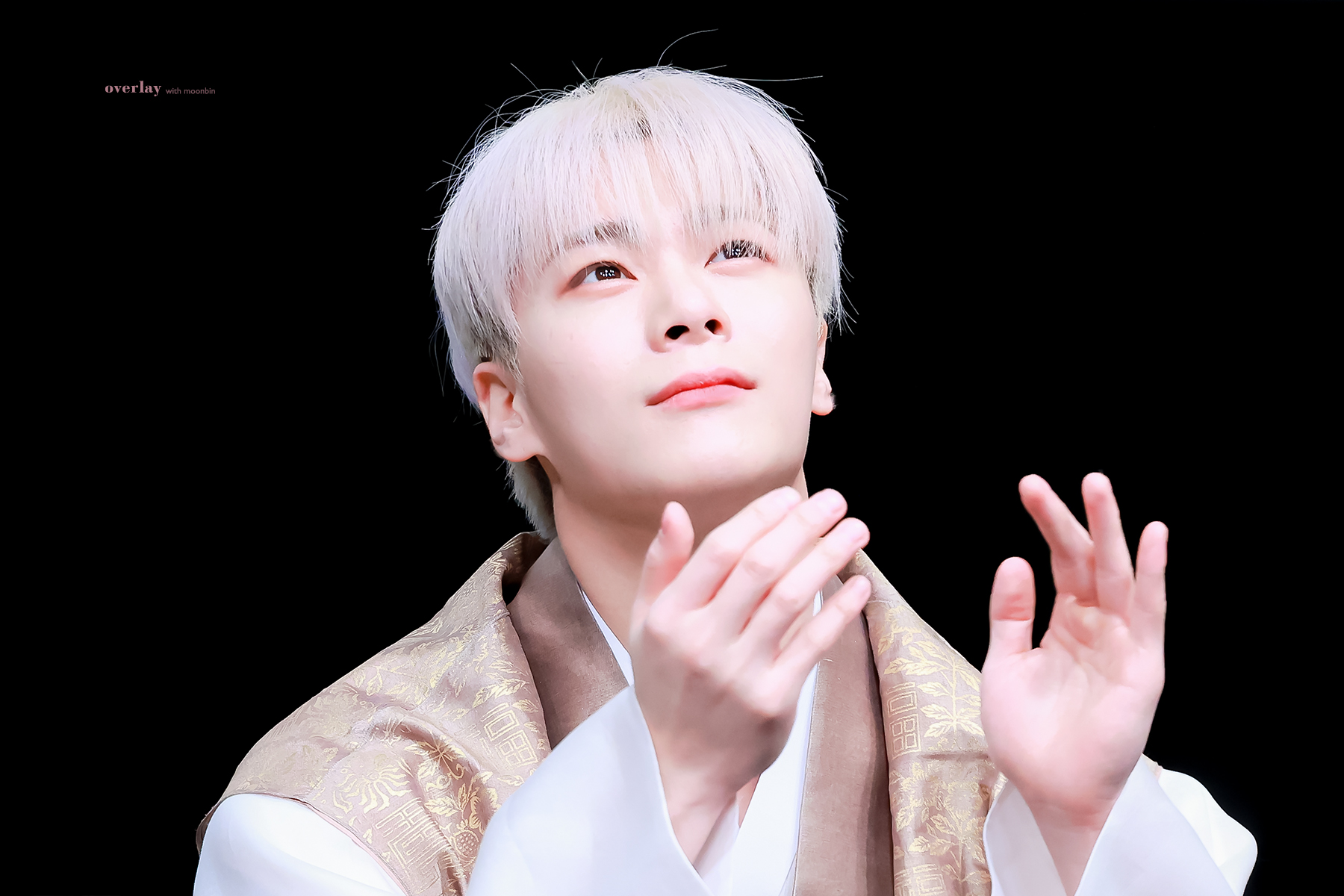 [잡담] 아스트로 문빈 얼굴 백금발 머리카락보다 하얀 것 같아 | 인스티즈