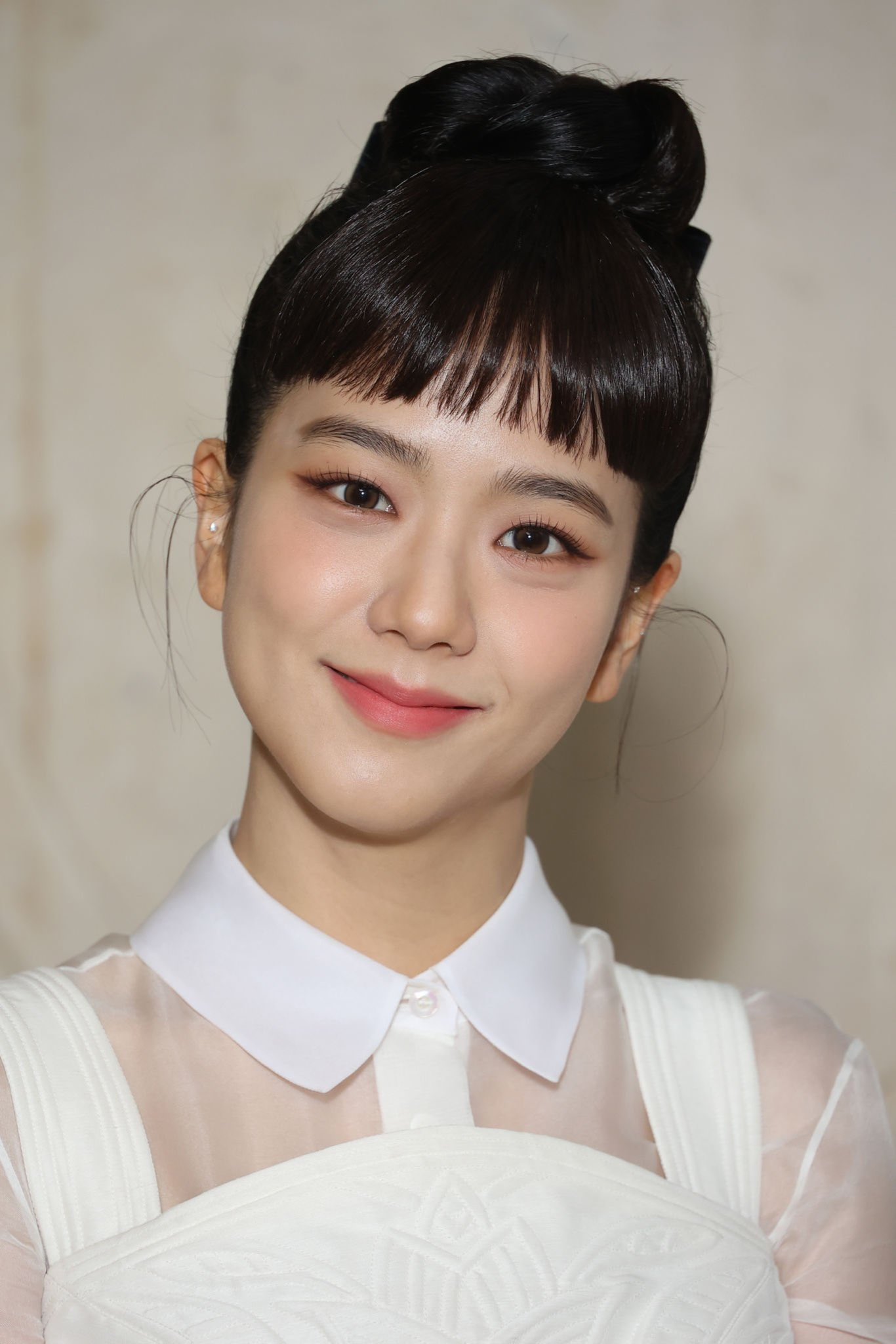 [잡담] 지수 앞머리 가까이서 보니까 좀 티난다 | 인스티즈