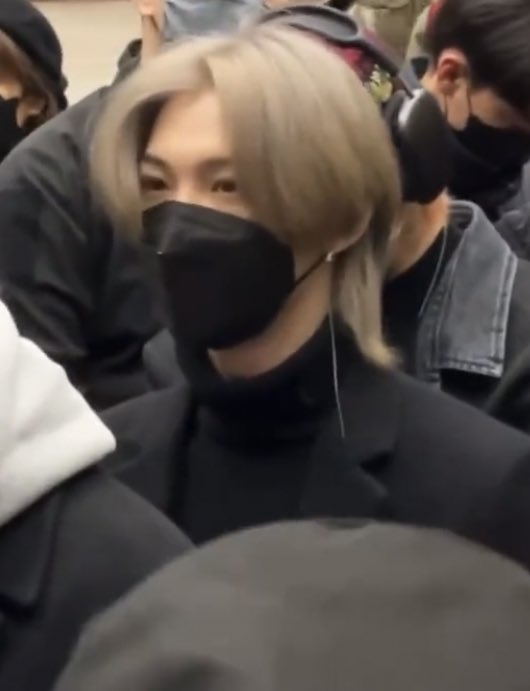 [잡담] 최애 탈색머리 오랜만에 보고 너갱이가 나간 나 ,, | 인스티즈