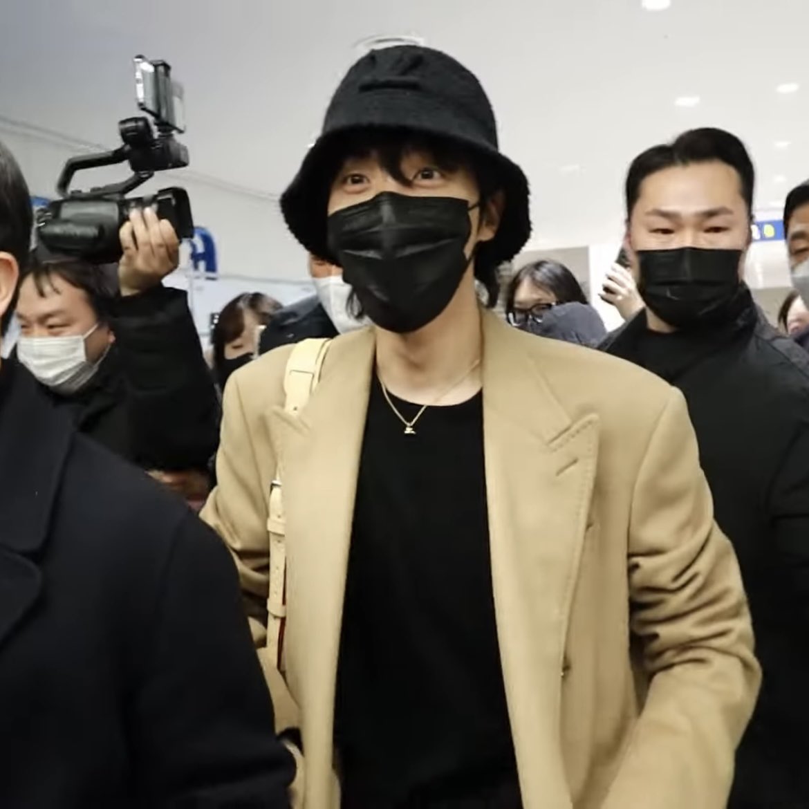 [잡담] 한국추위에 놀란 아기 다람지 제이홉.... | 인스티즈