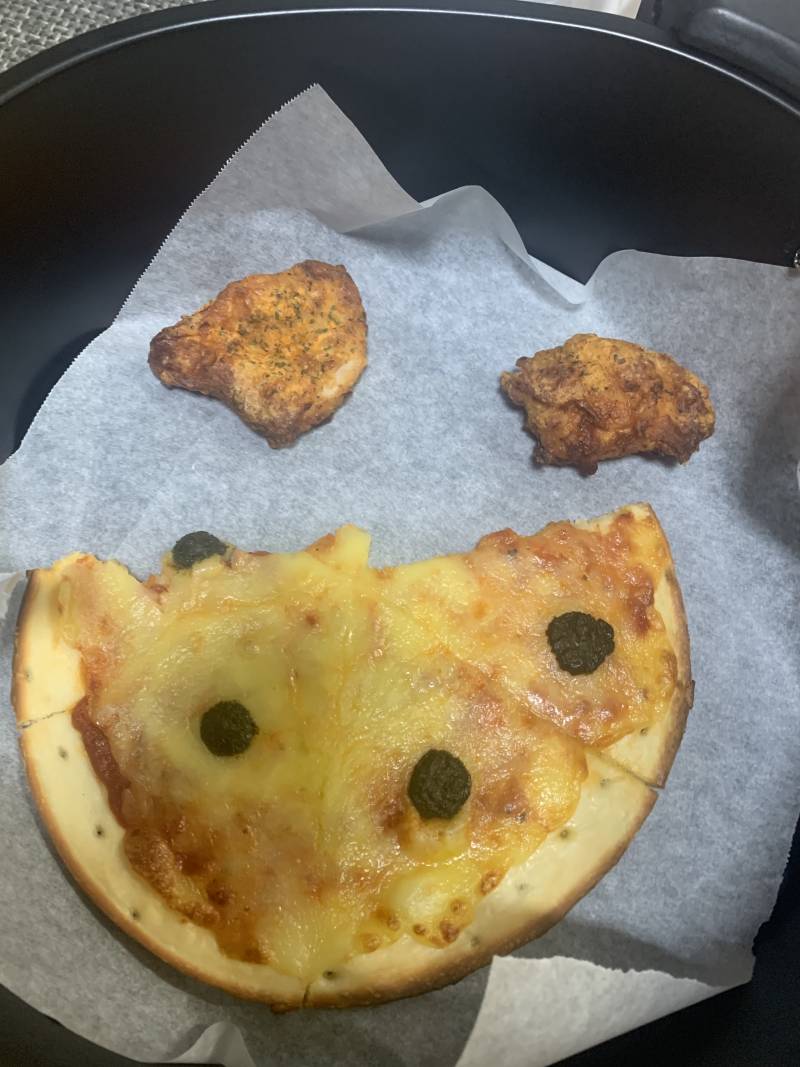 치킨피자가 나를 비웃는거같아... | 인스티즈