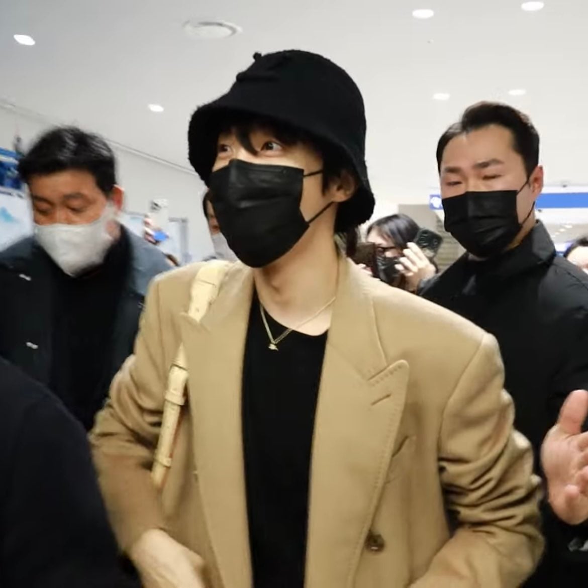 [잡담] 한국추위에 놀란 아기 다람지 제이홉.... | 인스티즈