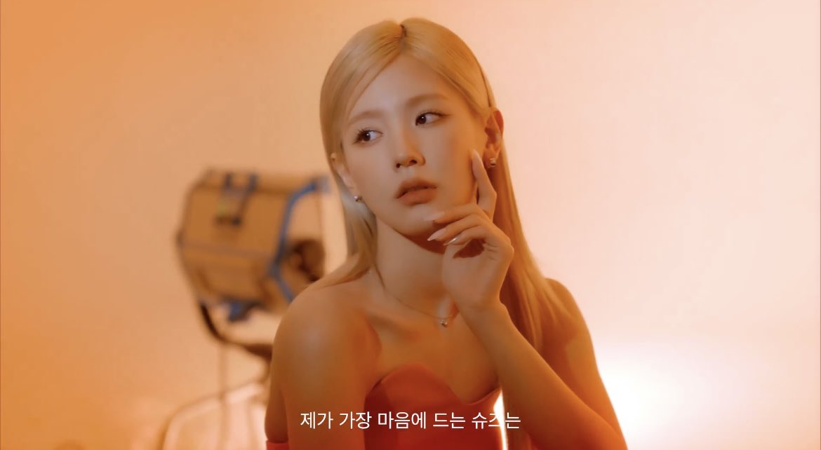 [잡담] 미연이 화보 찍는거 보니까 진짜 안어울리는 컬러가 없는거같다 | 인스티즈