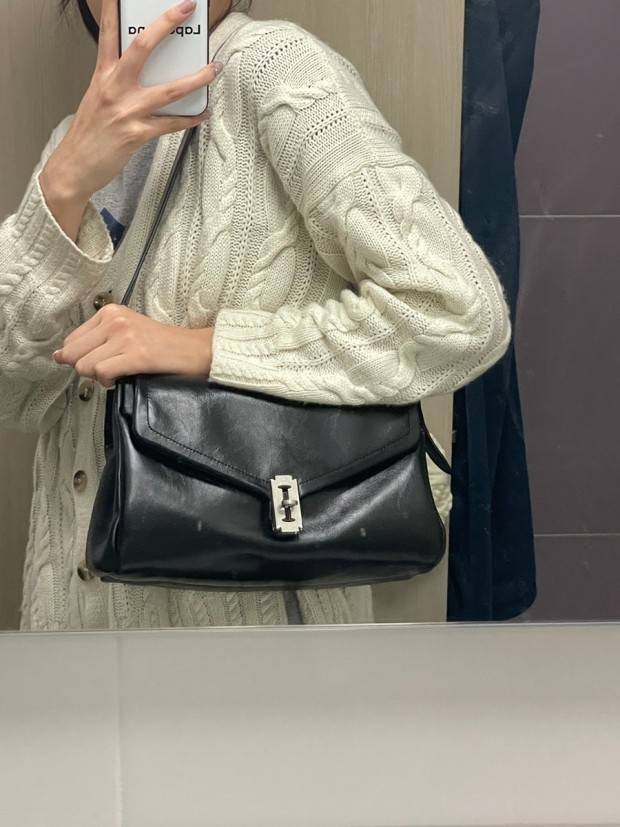 얘들아 이 가방 무슨 색이 더 예뻐? 1122 | 인스티즈