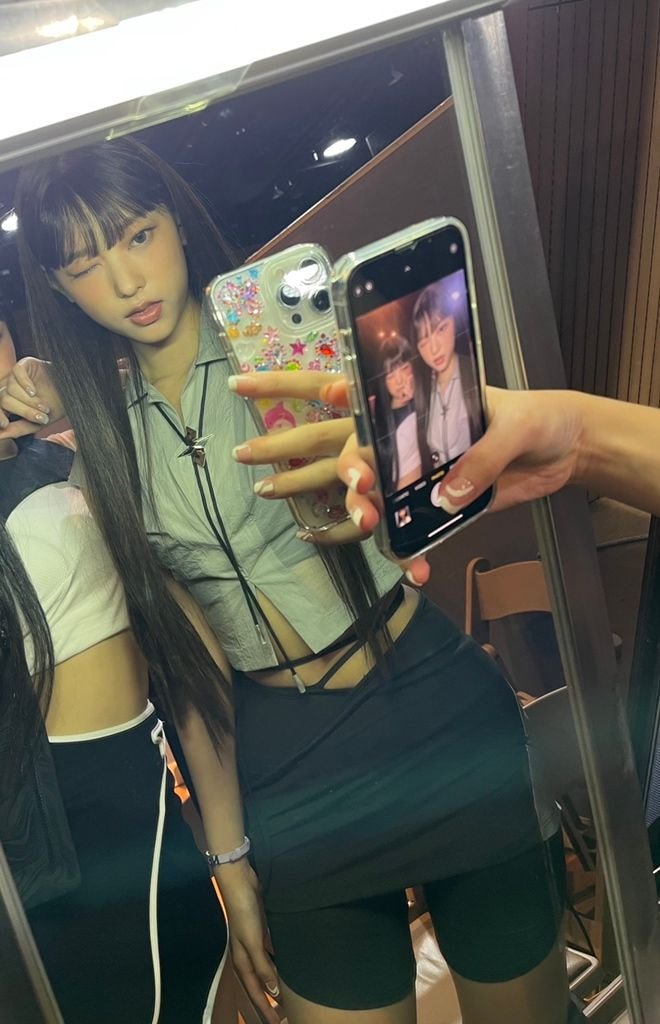 [잡담] 해린은 이 얼굴로 셀카도 잘 찍네... | 인스티즈