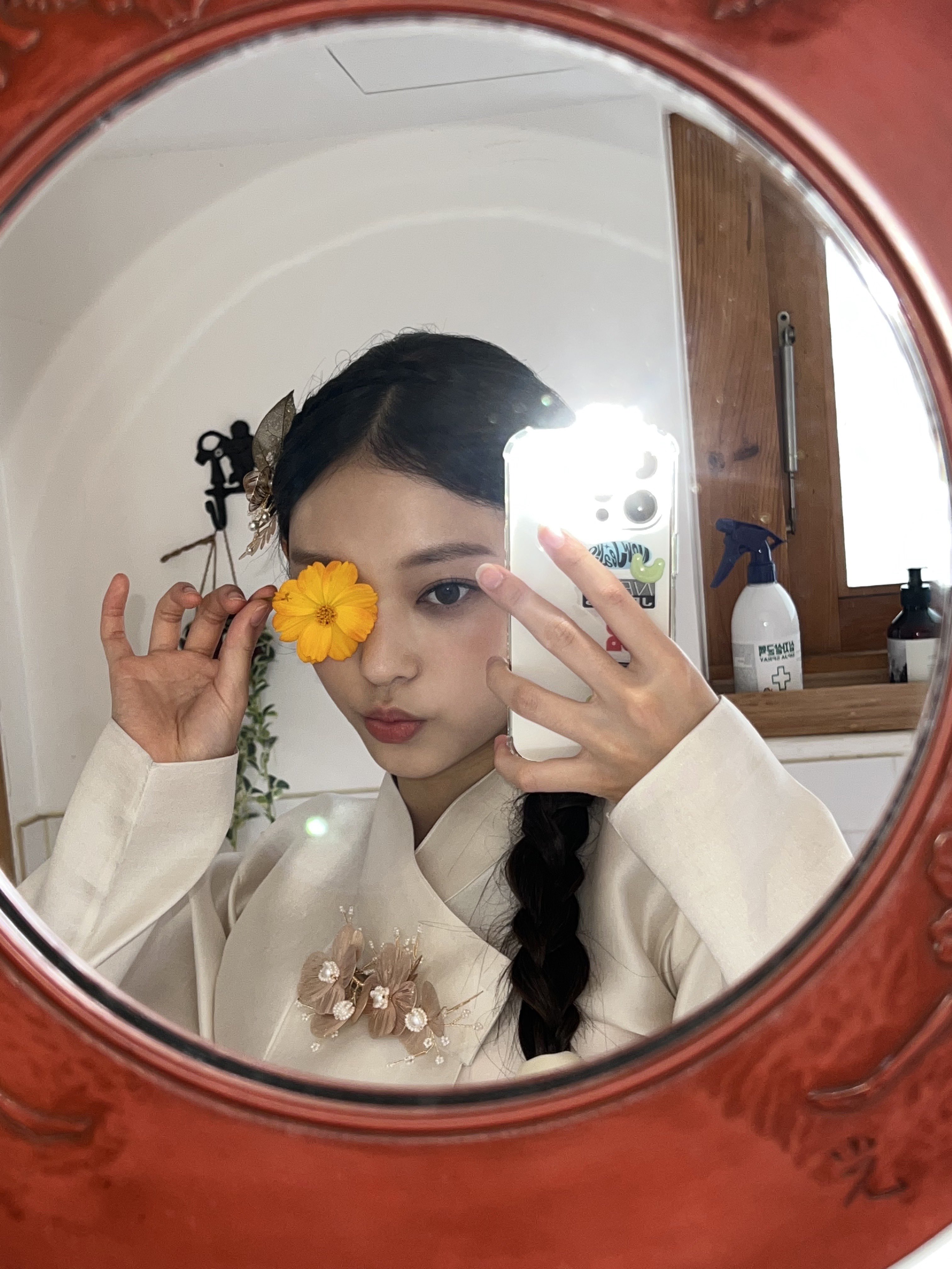 [잡담] 해린은 이 얼굴로 셀카도 잘 찍네... | 인스티즈