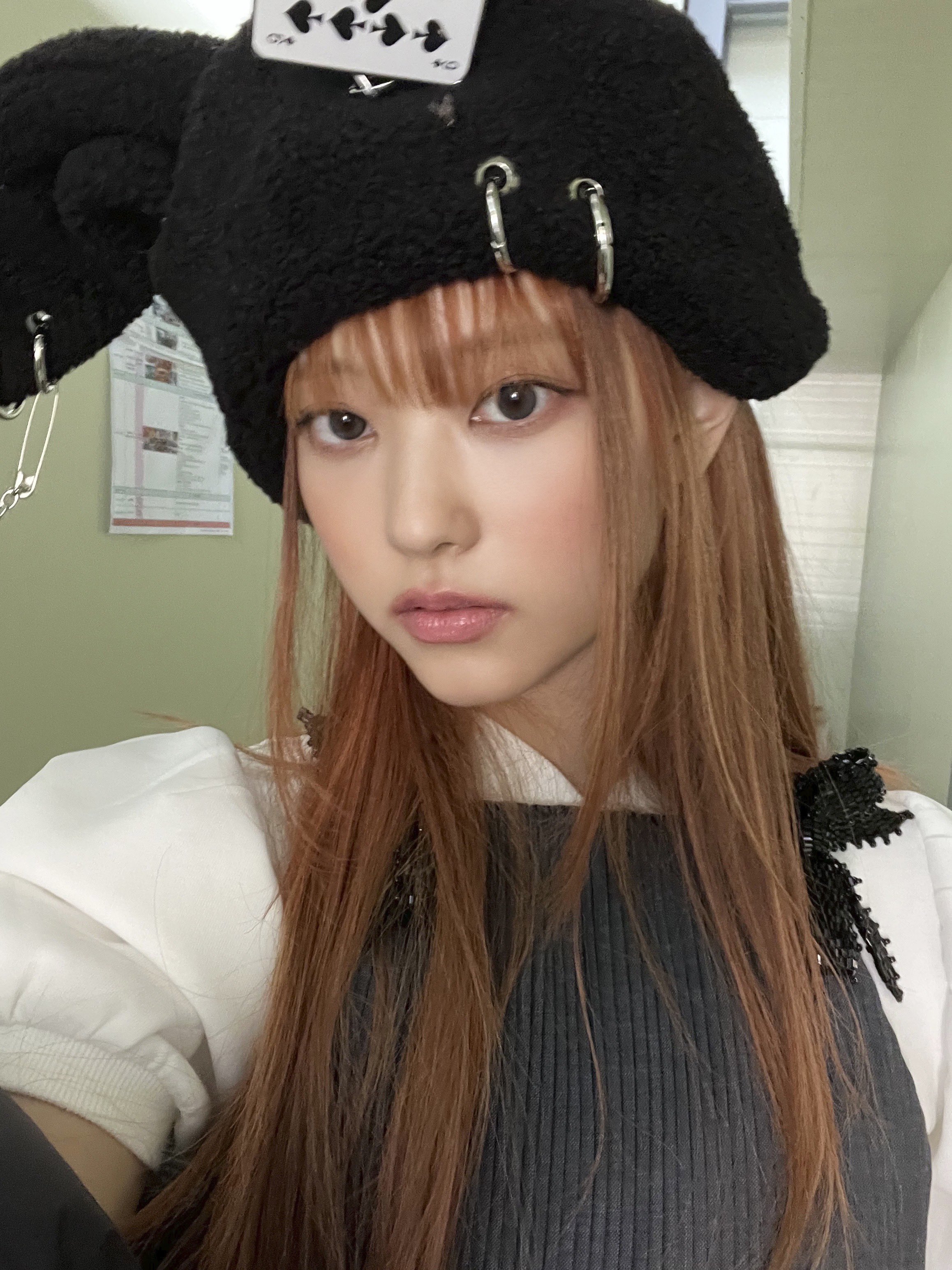 [잡담] 해린은 이 얼굴로 셀카도 잘 찍네... | 인스티즈