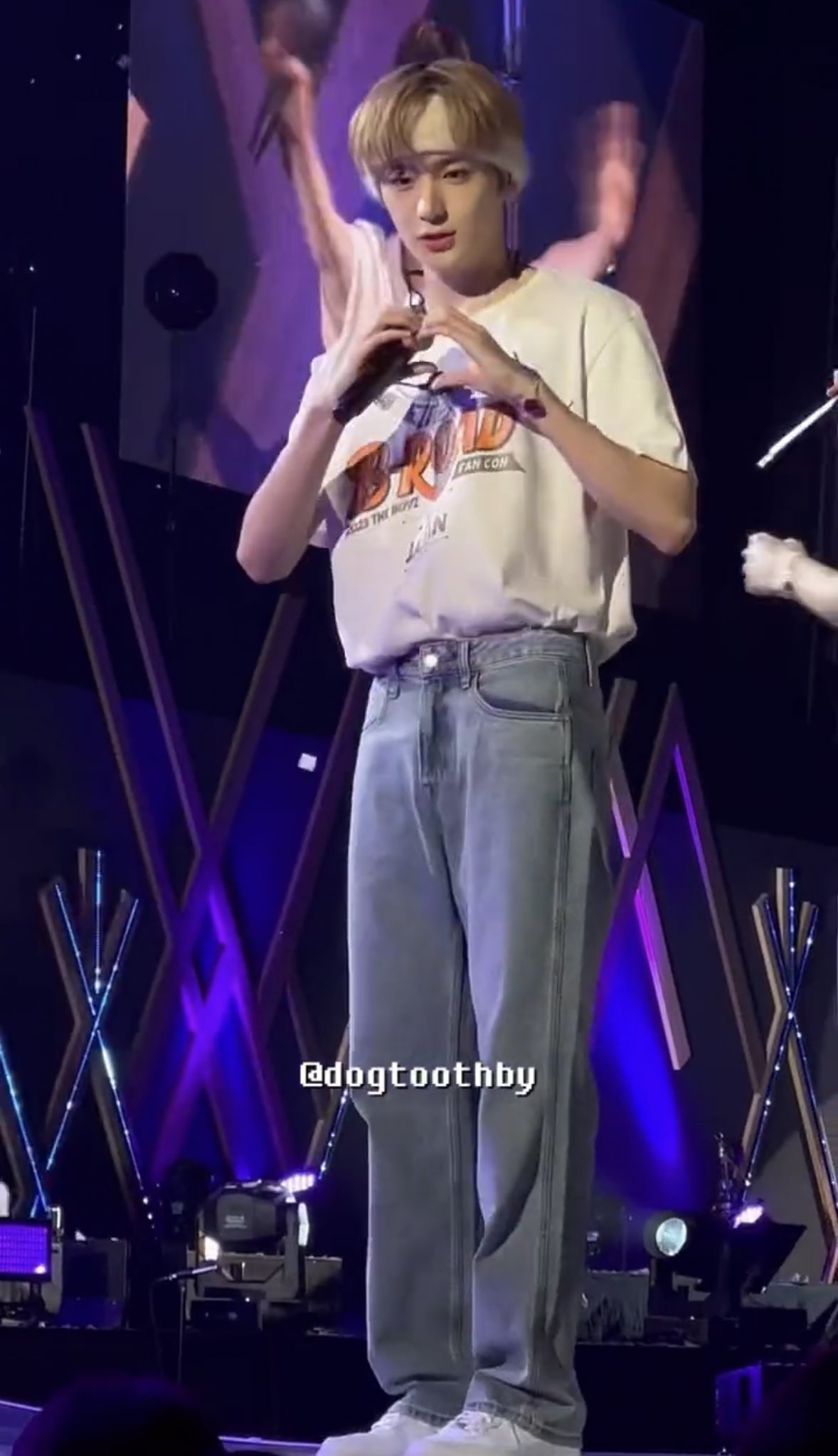 [잡담] 더보이즈 현재 같은 타이밍에 찍힌 폰카, 대포짤 ㅋㅋㅋㅋ | 인스티즈