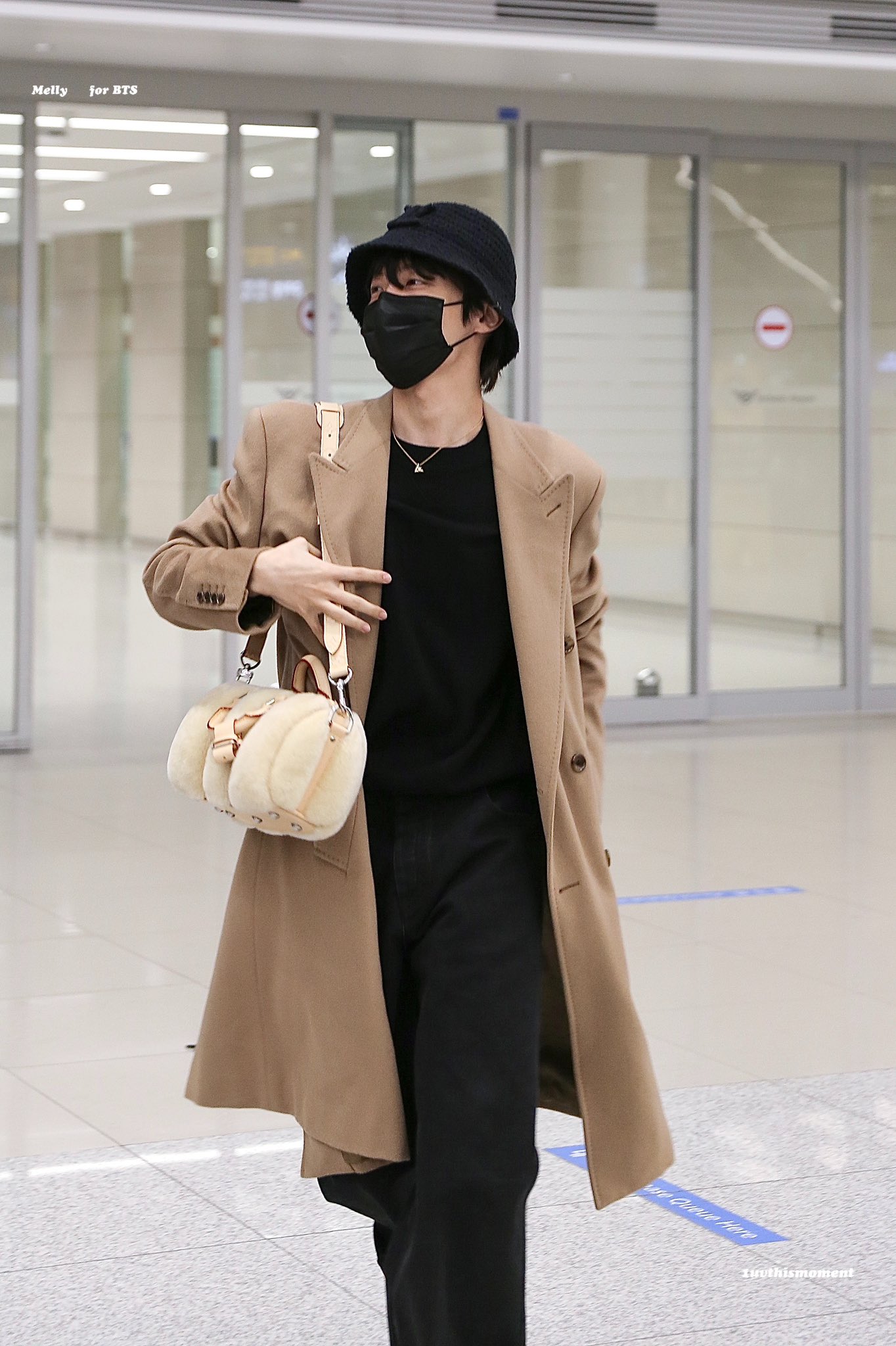 [잡담] 방탄 제이홉 롱코트 디자인만 보면 클래식한데 제이홉이 입으니까 다르다.. | 인스티즈