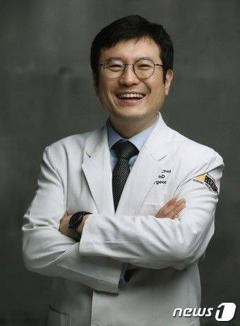 어릴때부터 봐왔는데 참 얼굴 안변하는거 같은 수의사님.jpg | 인스티즈