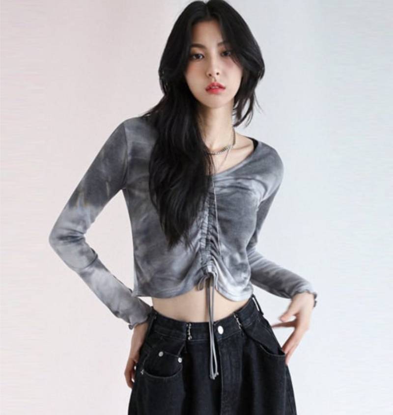 유교걸들아 이정도 파인 상의도 안입는다 vs 이정도는 입는다 어느쪽임? | 인스티즈