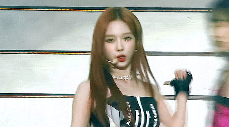 [잡담] 윈터 이 머리 이 스타일링이 데뷔 이래 베스트라고 생각하는 사람 없어?? | 인스티즈