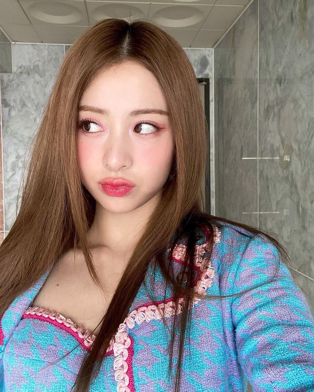 [잡담] 허윤진 진짜 착하다.. 반포자이 셀카를 무료로 줌 | 인스티즈