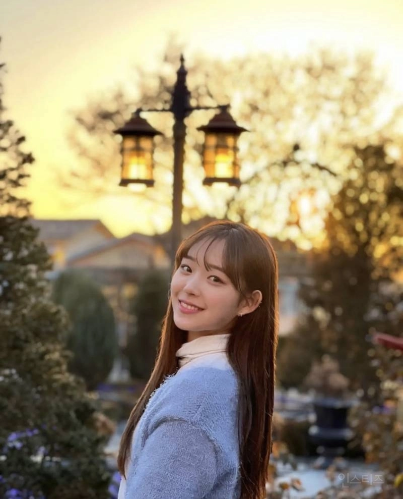 [잡담] 친 언니가 찍어 준 사진들이라는데 너무 예쁨 | 인스티즈