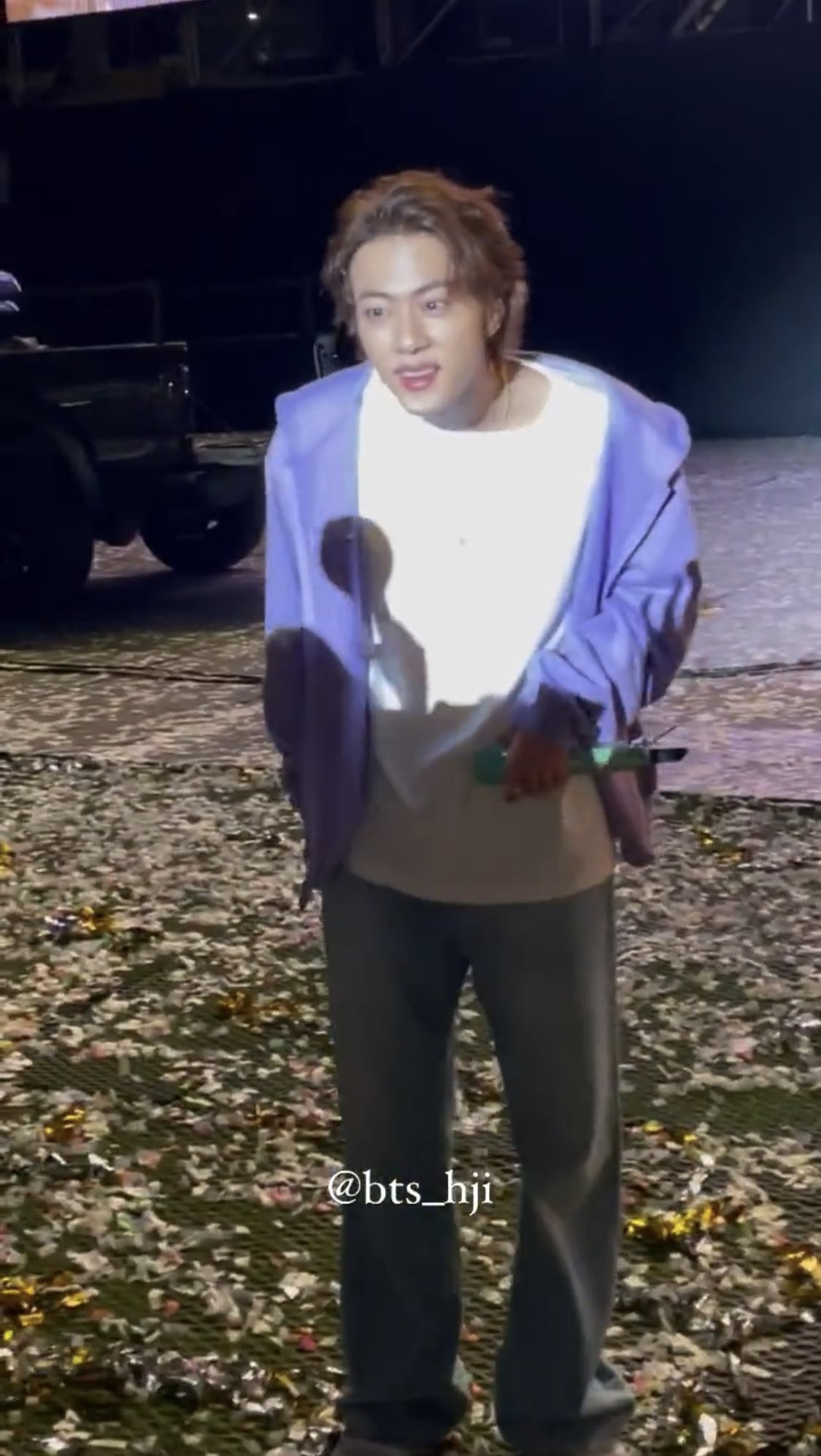 [잡담] 무대 내려와서 팬들 이벤트 보는 방탄 진..ㄹㅇ햄스터 같음 | 인스티즈