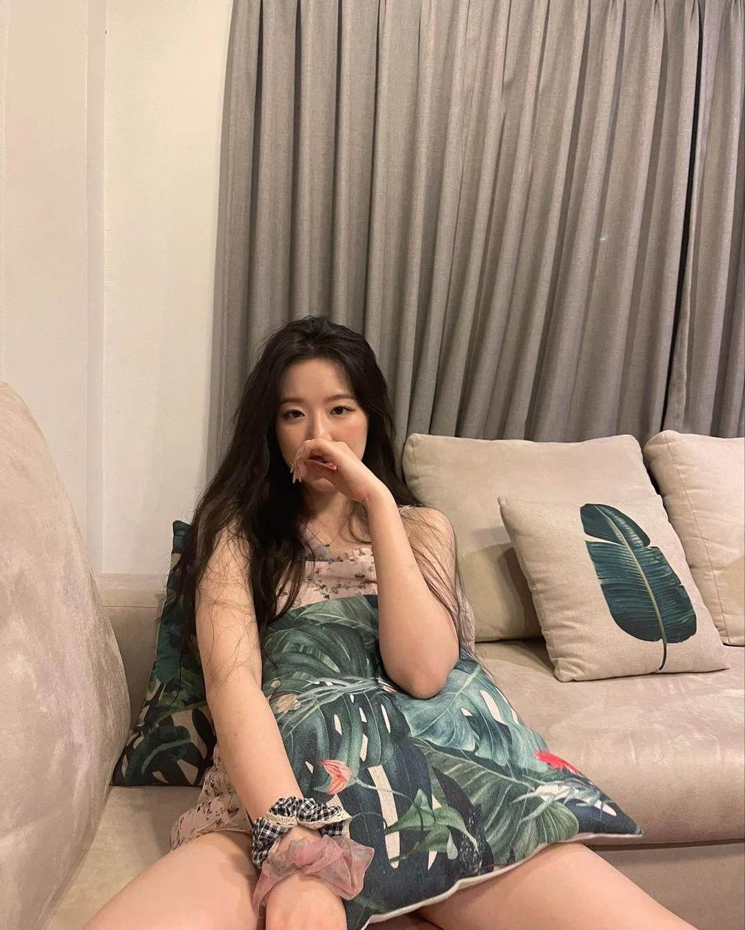 [잡담] 슈화가 오랜만에 흑발이였을때 사진 올려줌 | 인스티즈