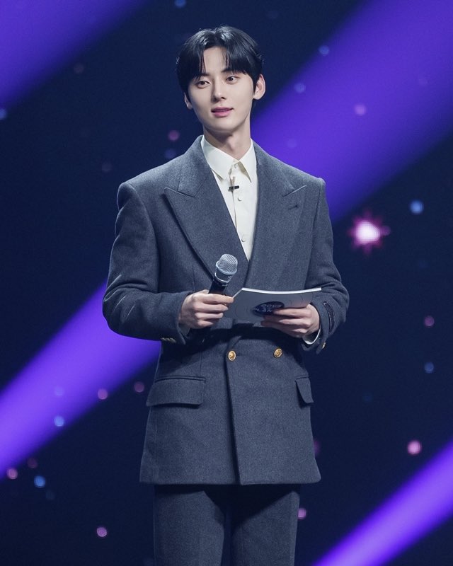 [잡담] 아니 황민현 얼굴 무슨일이야.... | 인스티즈