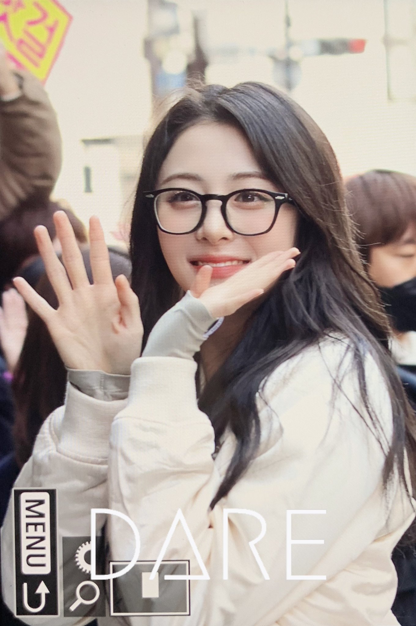 [잡담] 아니 허윤진 뿔테 안경쓴거 왜이렇게 좋냐 | 인스티즈