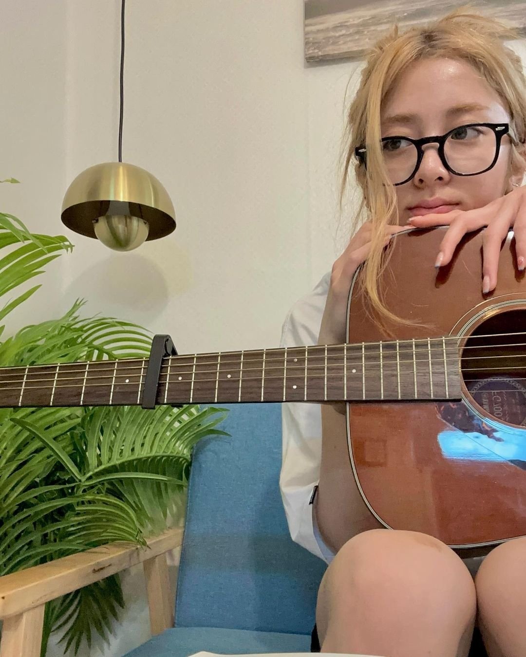 [잡담] 아니 허윤진 뿔테 안경쓴거 왜이렇게 좋냐 | 인스티즈
