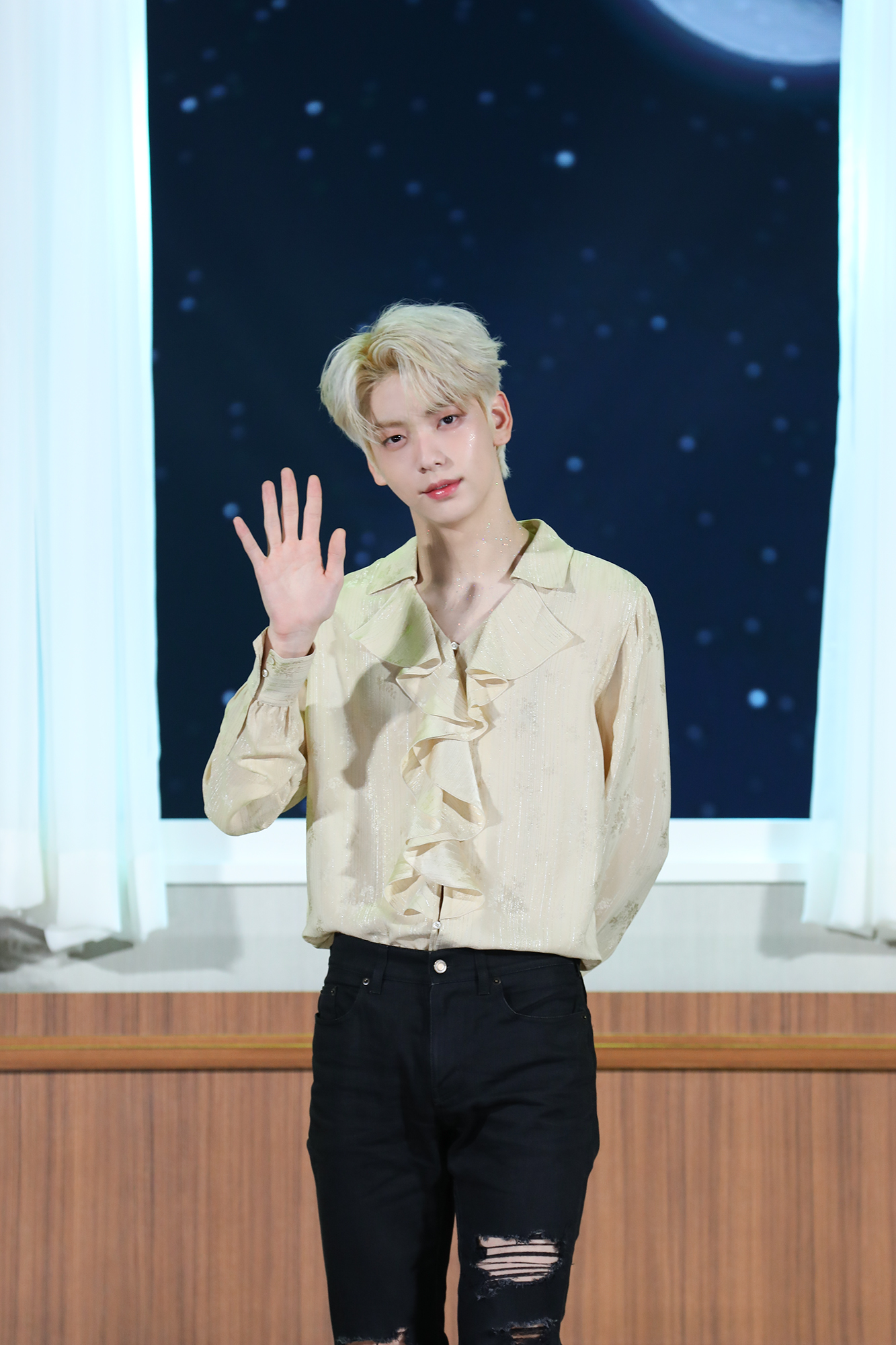 [잡담] 미디어쇼케 원래 이렇게 세트장이 있나?? 투바투 세트 예쁘다 | 인스티즈