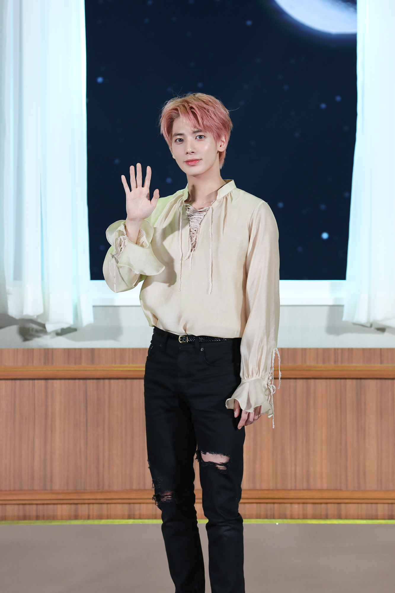 [잡담] 미디어쇼케 원래 이렇게 세트장이 있나?? 투바투 세트 예쁘다 | 인스티즈