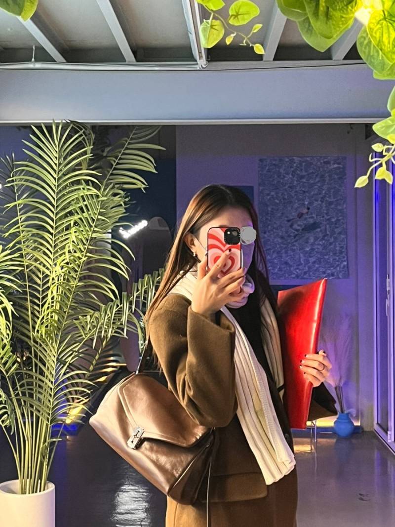 얘들아 이 가방 무슨 색이 더 예뻐? 1122 | 인스티즈