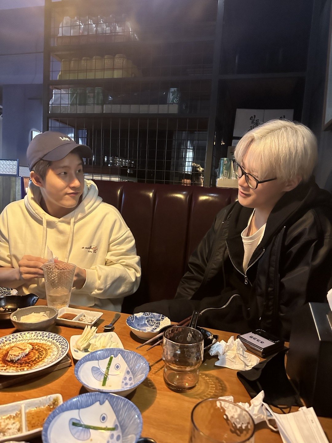 [잡담] 아스트로 멤버들이 올려준 문빈 사진 너무 귀엽다.. | 인스티즈