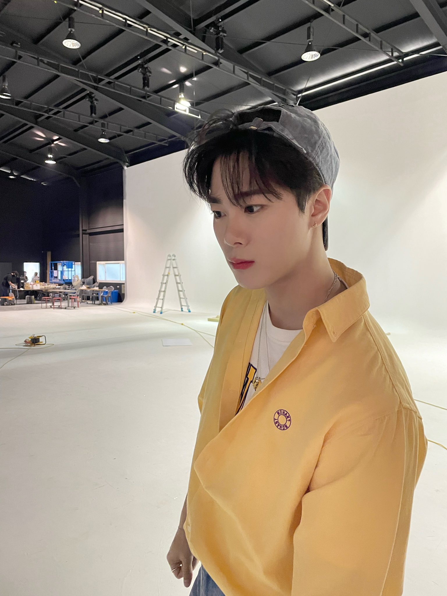 [잡담] 아스트로 멤버들이 올려준 문빈 사진 너무 귀엽다.. | 인스티즈