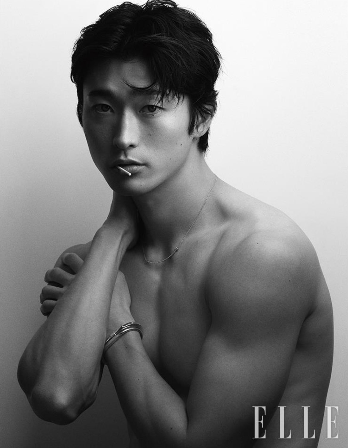 [잡담] 아니 엘르 조규성 사진 풀어준거 미친..😳😳 | 인스티즈