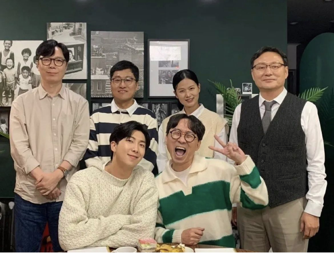 [잡담] 수고해써 남준아 근데 옆에 말티쥬는 키우는 말티쥬야? | 인스티즈