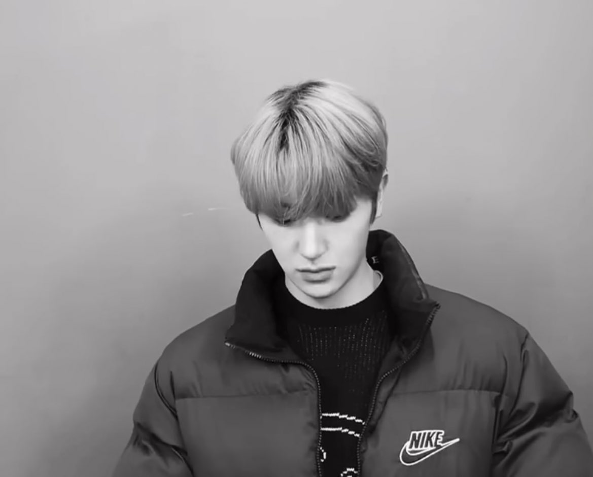 [잡담] 이재현 사진 찍기 전 준비과정 때 표정이 진짜 | 인스티즈