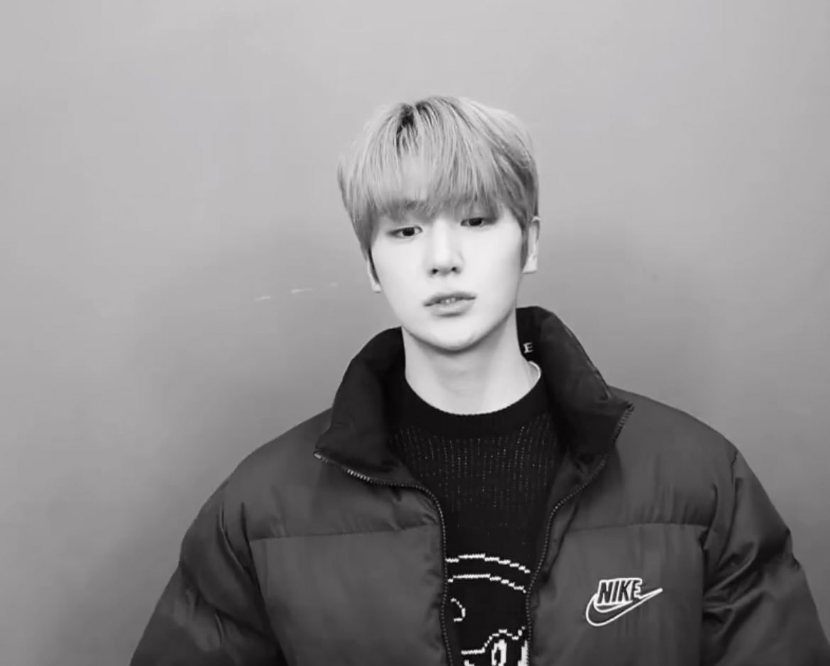 [잡담] 이재현 사진 찍기 전 준비과정 때 표정이 진짜 | 인스티즈