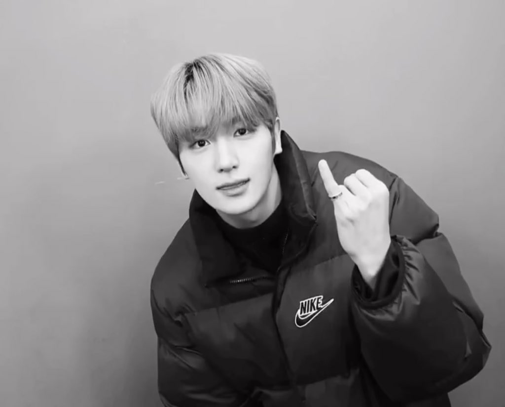 [잡담] 더보이즈 현재 아이돌 자아 on off 대비 | 인스티즈