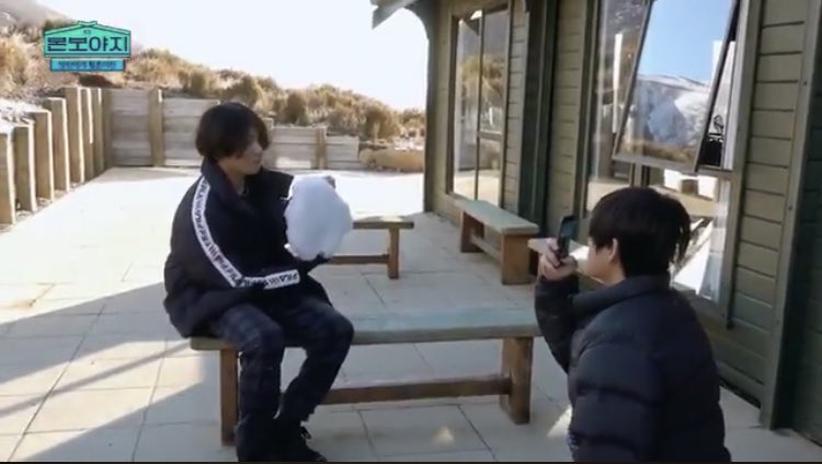 [잡담] 방탄 정국 지민이형 눈 좋아한다고 눈덩이 진짜 떼와서 | 인스티즈