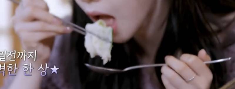 나 ㄹㅇ 궁금한거있는데 예쁜 사람들은 왜 밥을 이렇게먹음?? | 인스티즈