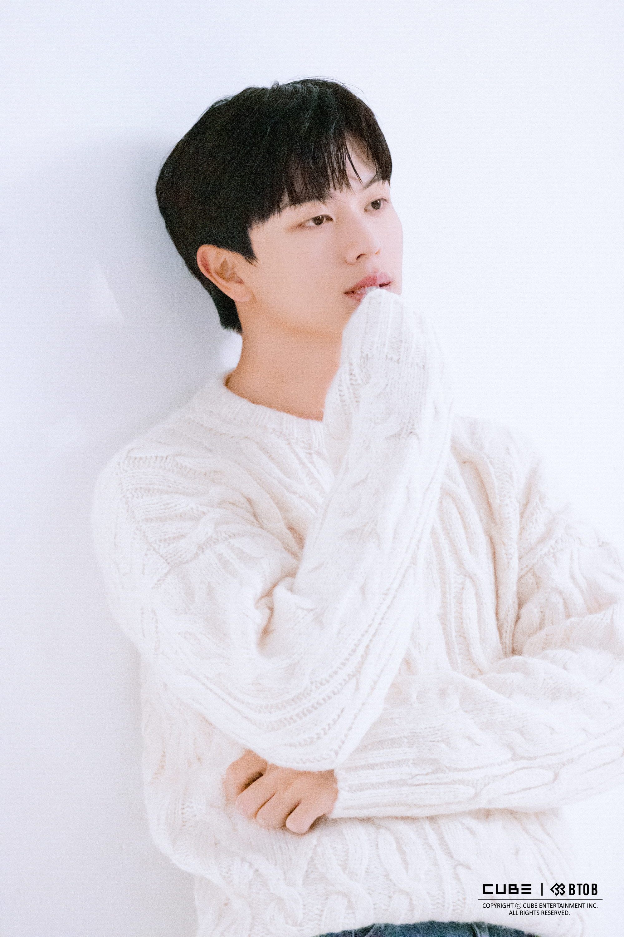[잡담] 육성재 프로필 비하인드 떴는데 좀 심하다 | 인스티즈