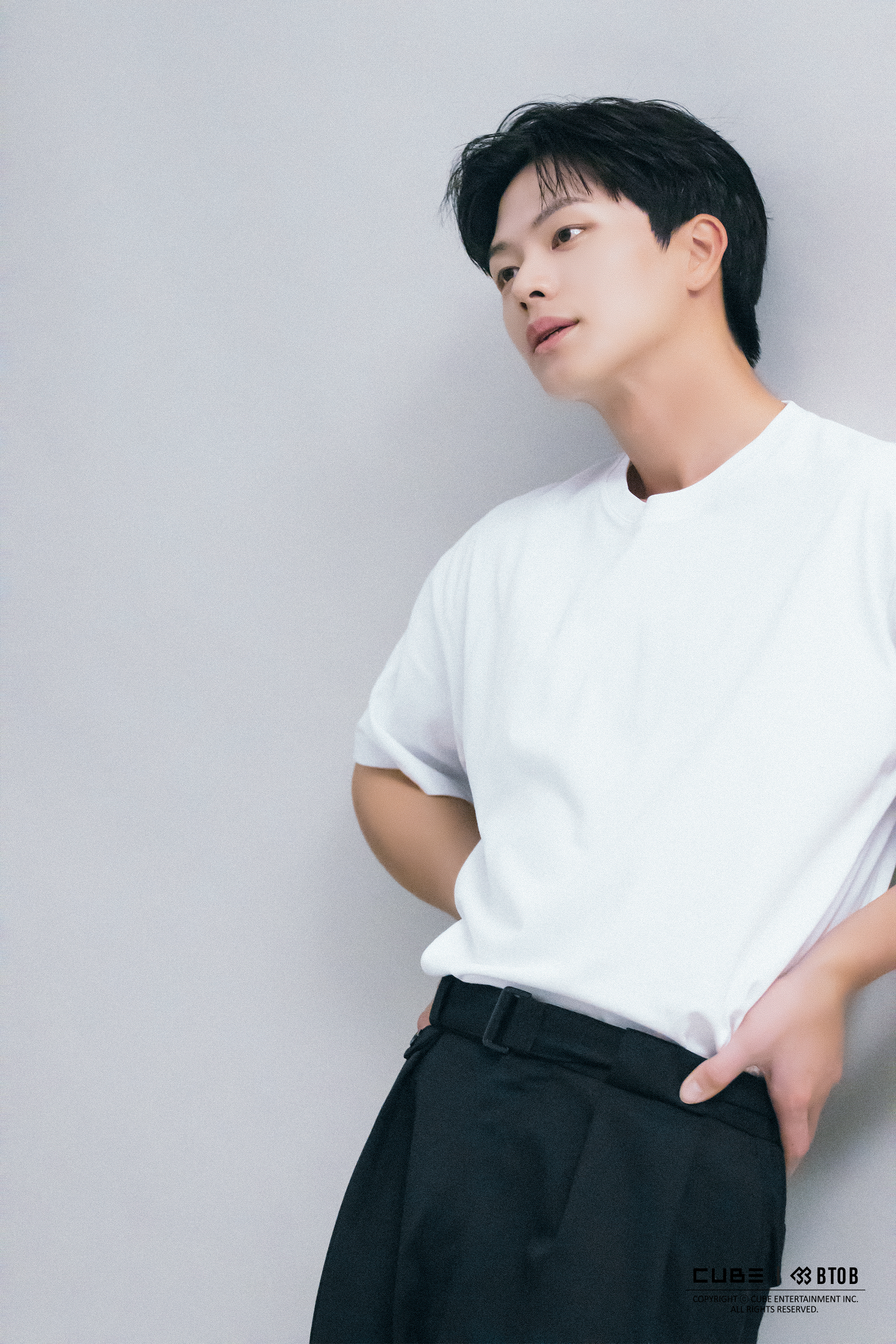 [잡담] 육성재 프로필 비하인드 떴는데 좀 심하다 | 인스티즈
