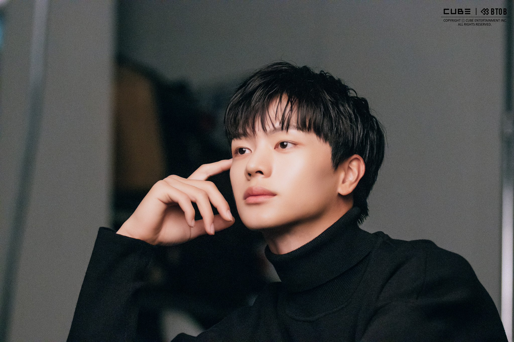 [잡담] 육성재 프로필 비하인드 떴는데 좀 심하다 | 인스티즈