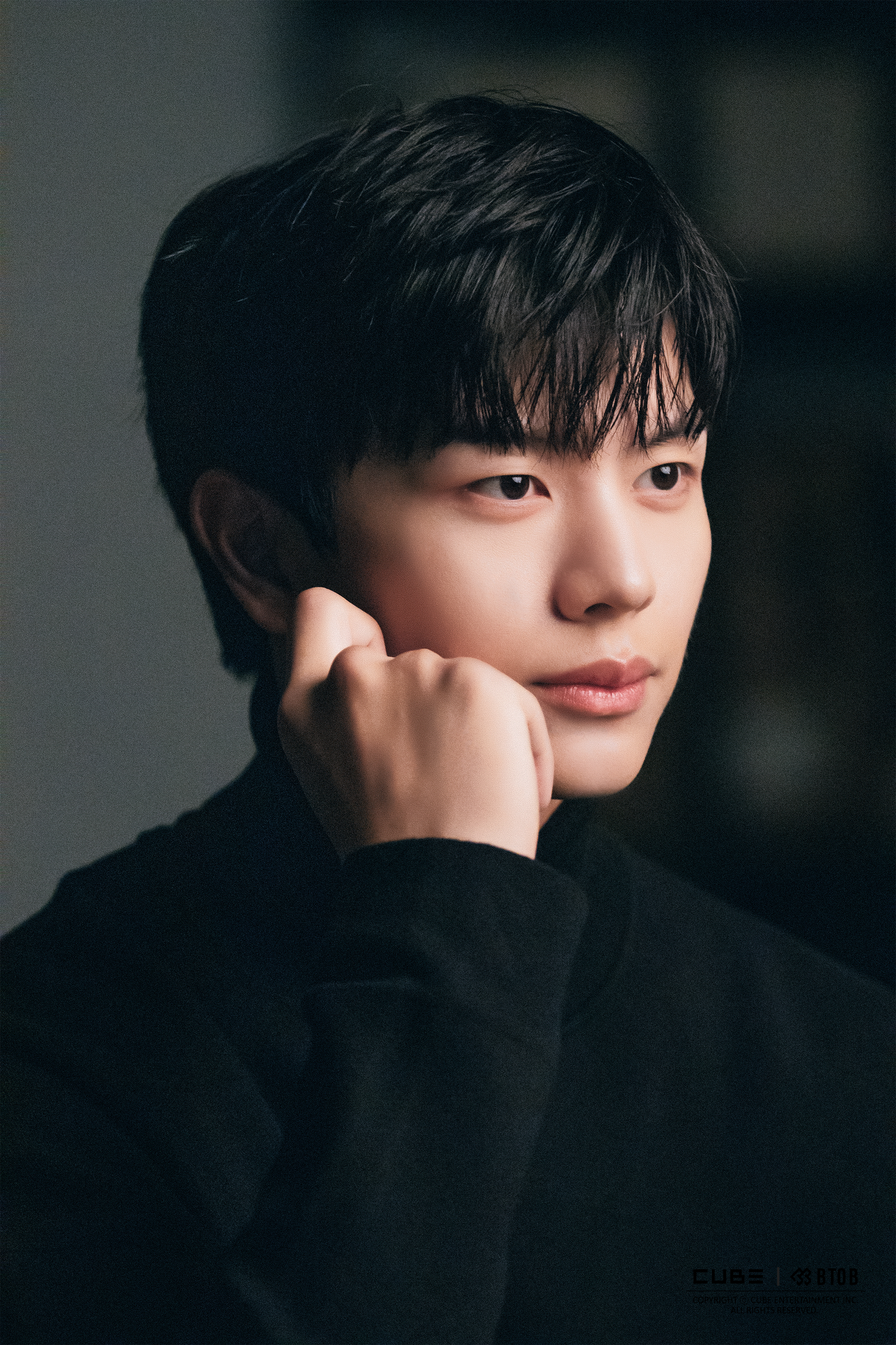 [잡담] 육성재 프로필 비하인드 떴는데 좀 심하다 | 인스티즈