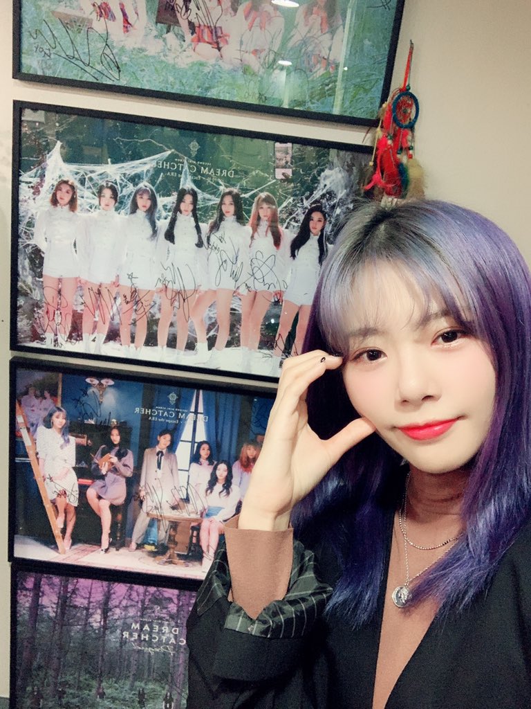 [잡담] 아이돌 포즈? 볼하트 크기가 줄어들고 있는거 같아 | 인스티즈