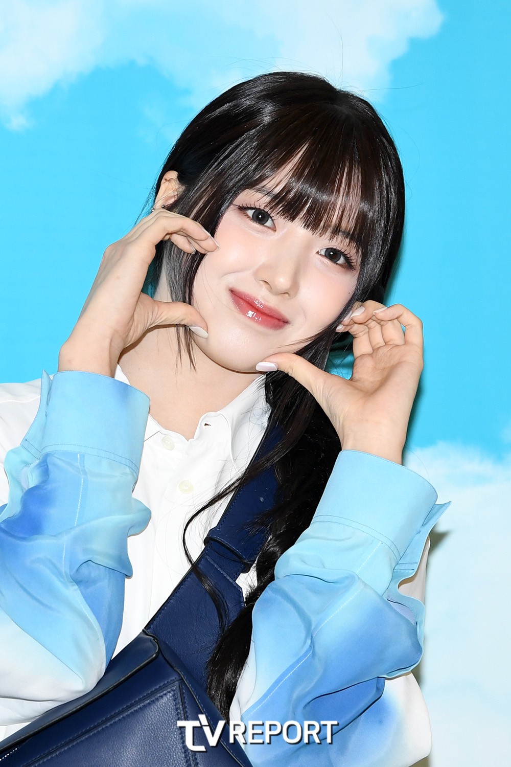 [잡담] 지우 오늘 너무 예쁘고 귀여워서 기사사진 많이 주움 | 인스티즈