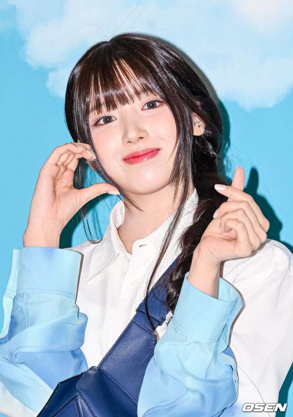 [잡담] 지우 오늘 너무 예쁘고 귀여워서 기사사진 많이 주움 | 인스티즈
