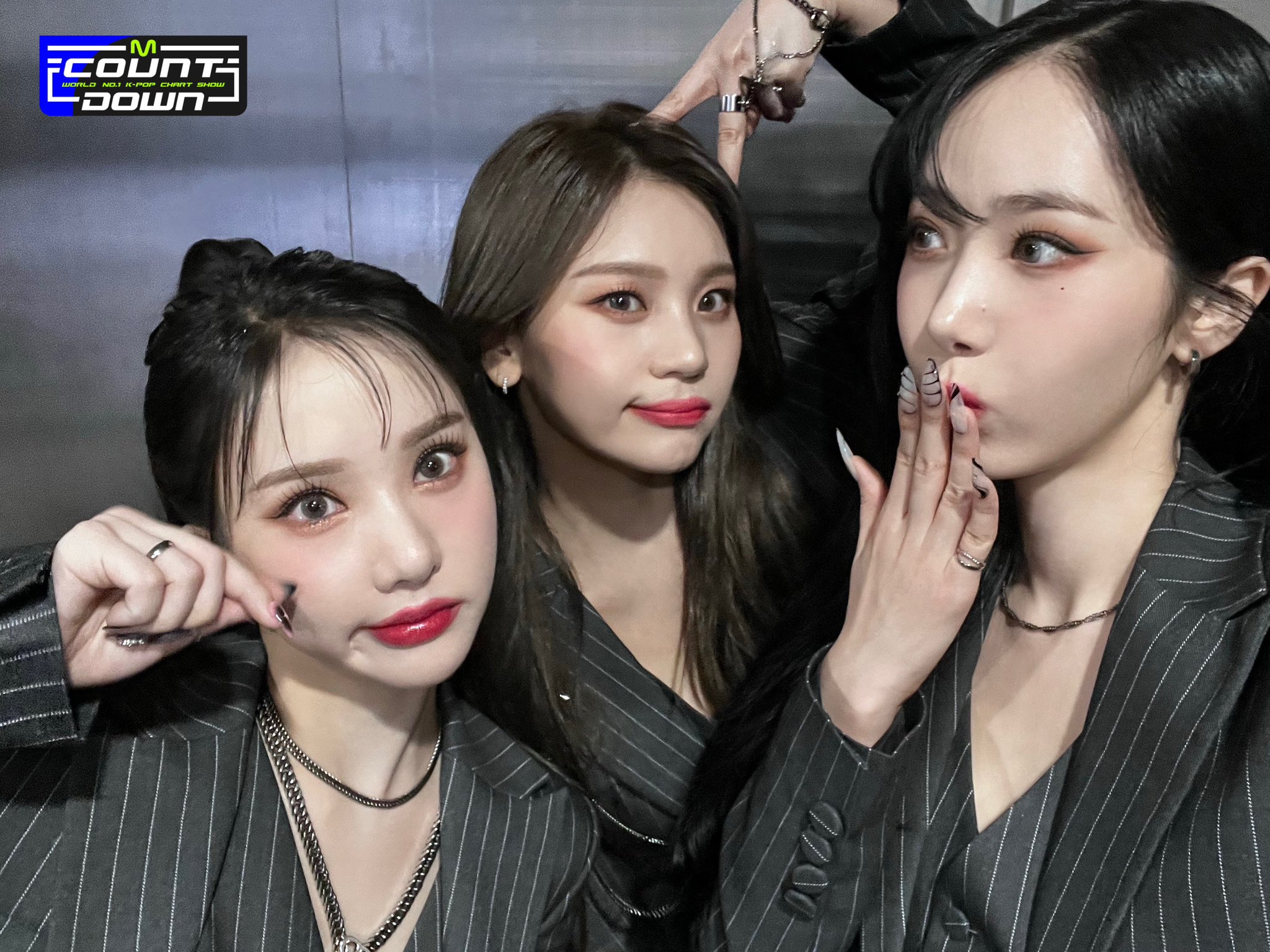 [잡담] 비비지 오늘 엠카 의상 | 인스티즈