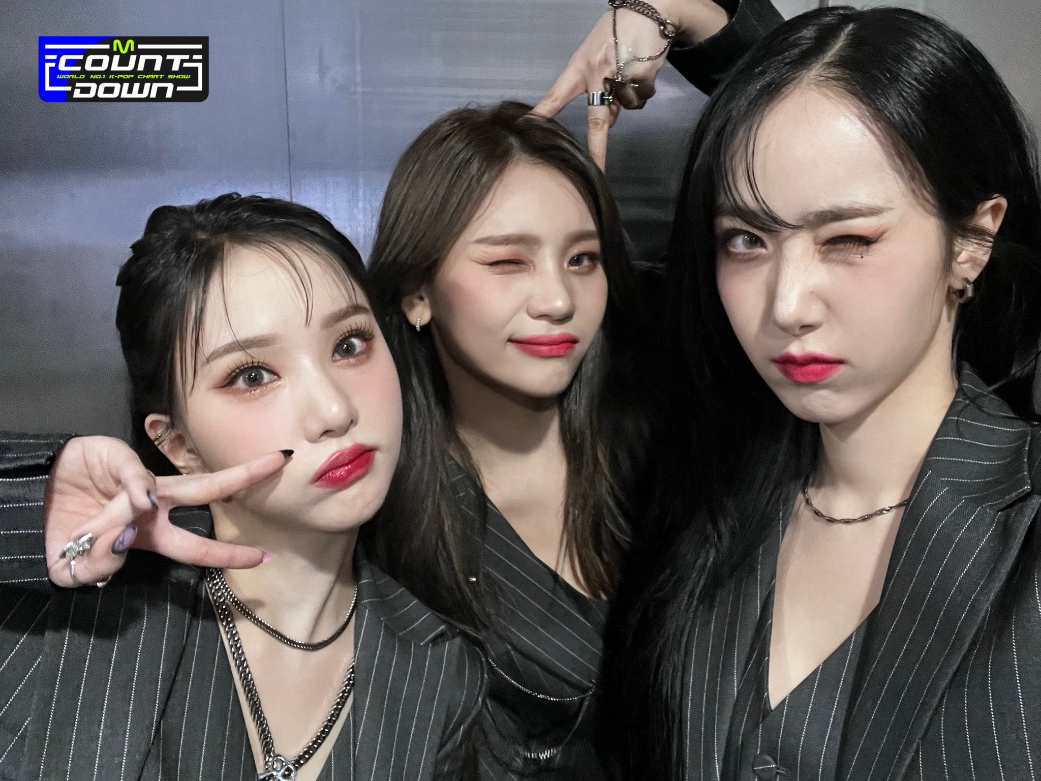 [잡담] 비비지 오늘 엠카 의상 | 인스티즈