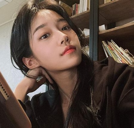 [잡담] 노윤서 되게 일반인일때랑 데뷔후 구분안된다ㅋㅋㅋ | 인스티즈