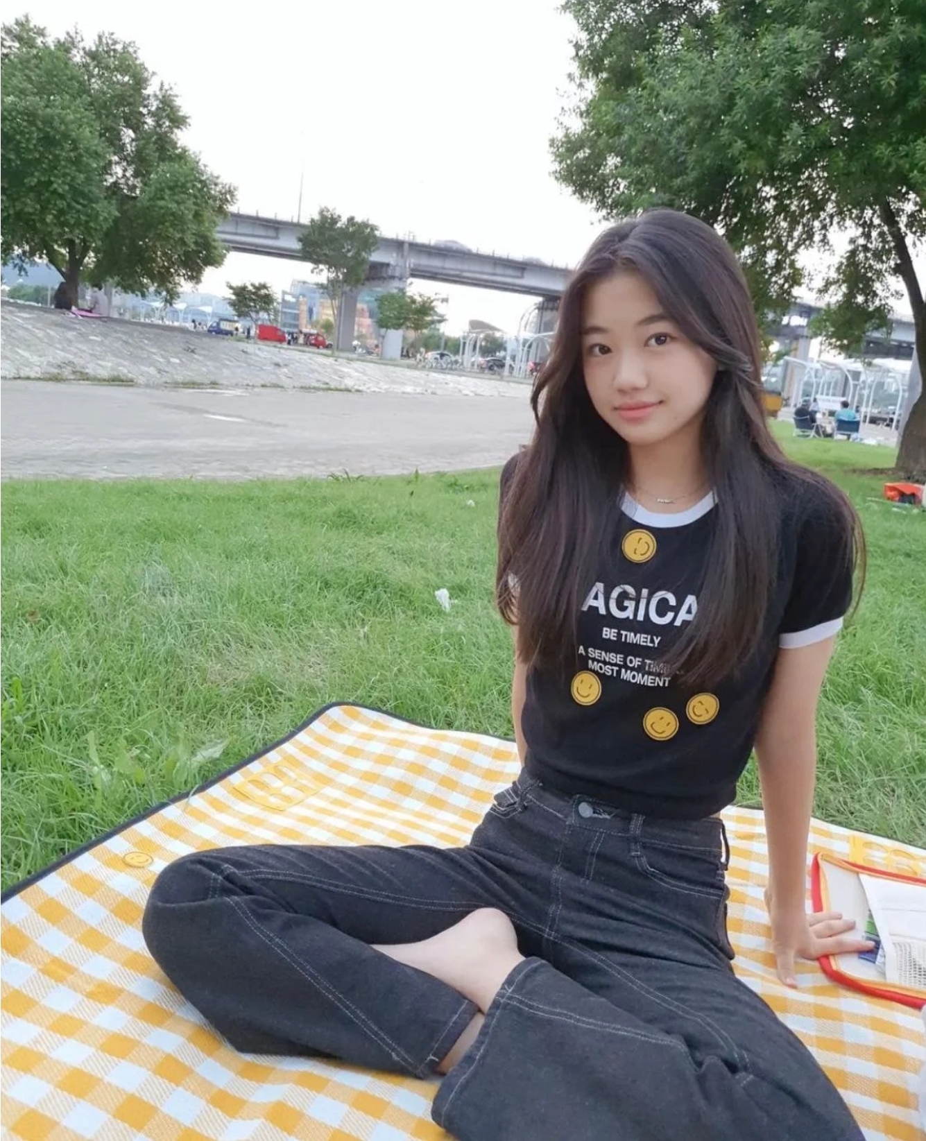 [잡담] 하은이 근데 엄청 컷어 ㅋㅋㅋ 데뷔해도 돼 | 인스티즈