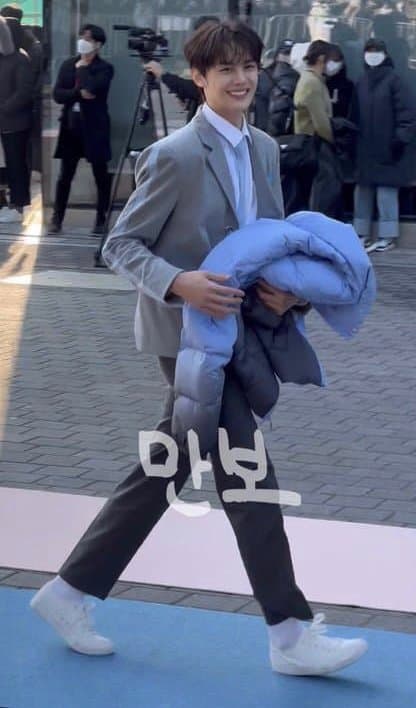[잡담] 팔척강아지 졸업식 보구가 .. | 인스티즈