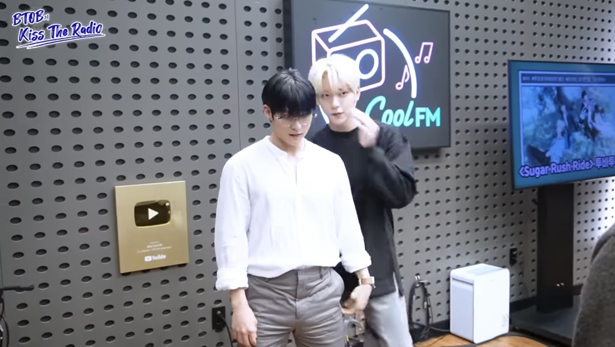 [잡담] 투바투 수빈한테 챌린지 안무 배우는 비투비 민혁 | 인스티즈