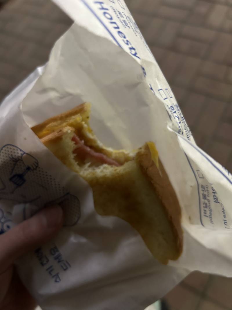못참고 가면서 한입함 | 인스티즈